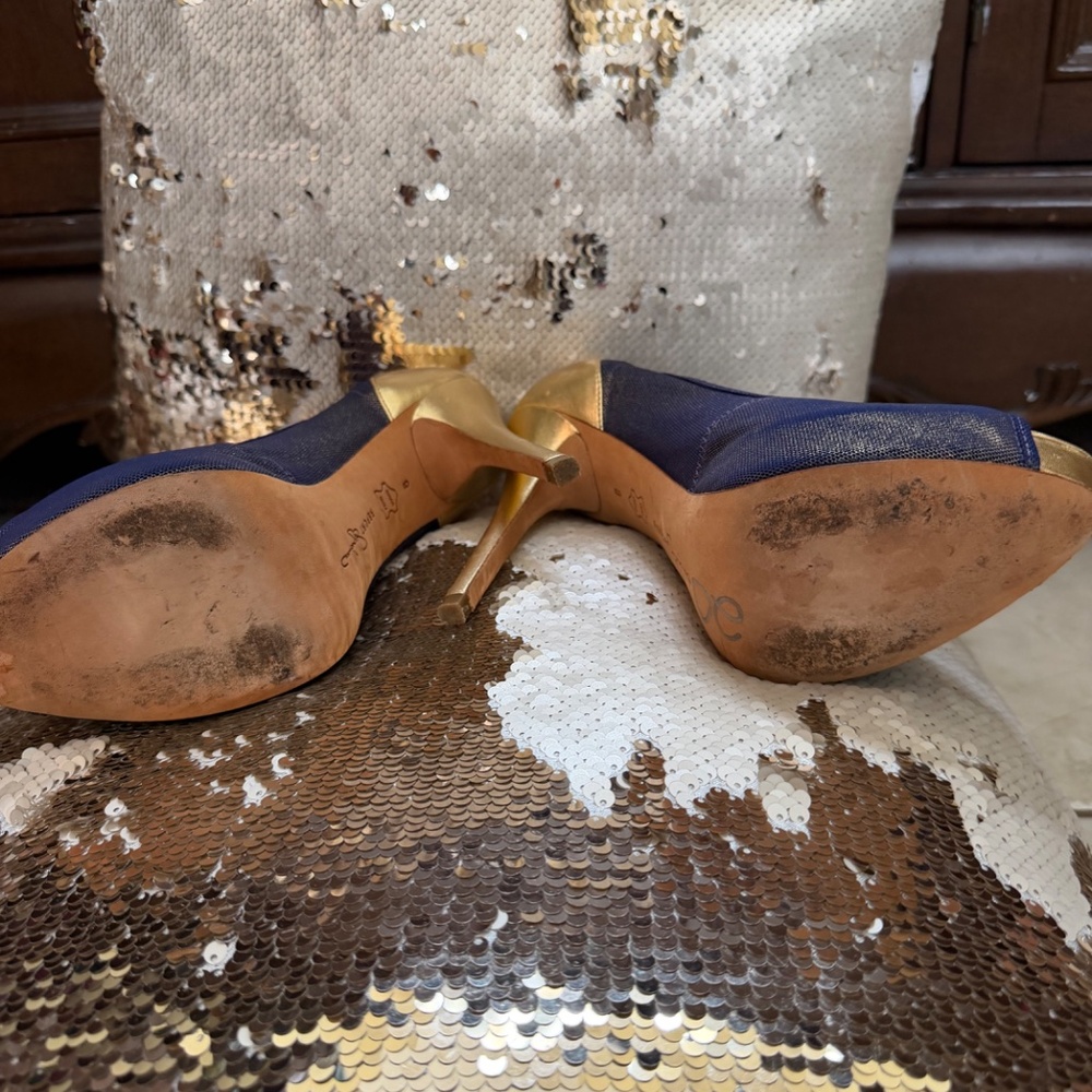 Heels - Picture 2 of 3